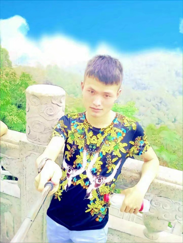 孤独王者元首的第一张照片--云霄相亲网