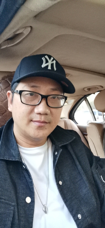 拥抱幸福的第一张照片--云霄相亲网