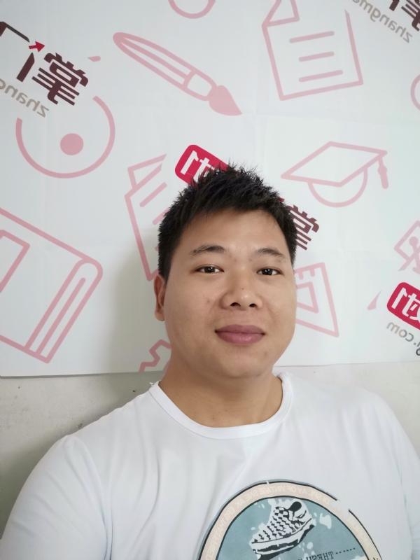 轻静地行走着的第一张照片--云霄相亲网