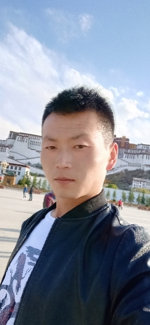 阳光下的小草的第一张照片--云霄相亲网