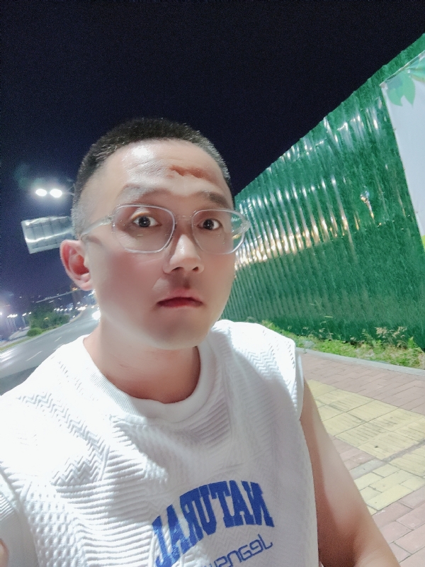 清风烈酒的第一张照片--云霄相亲网