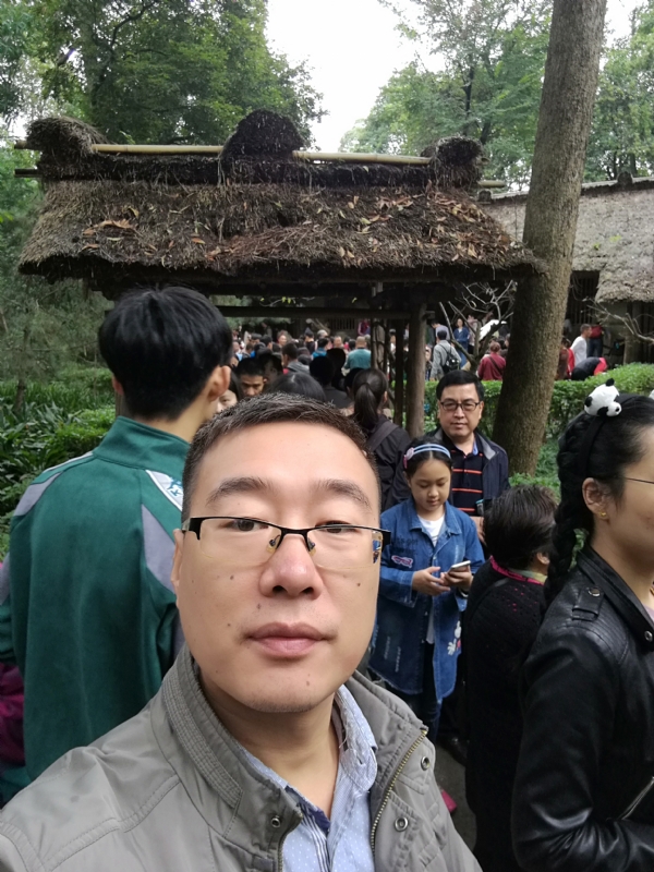撑起一片天的第一张照片--云霄相亲网