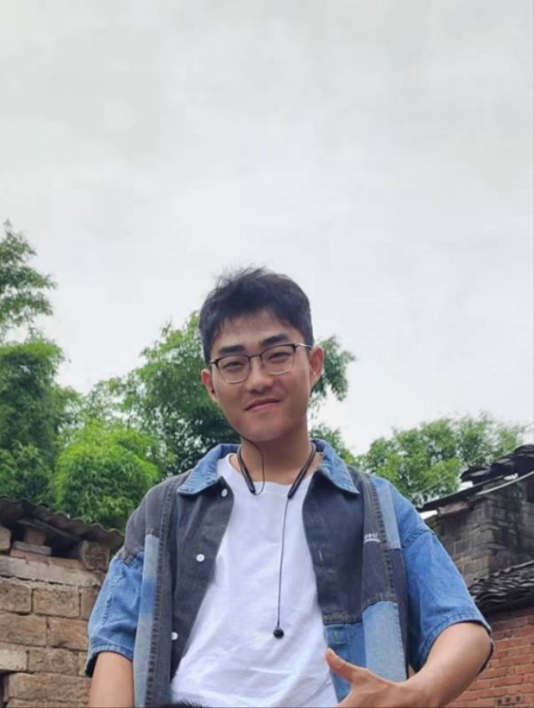 越努力越幸运的第一张照片--云霄相亲网