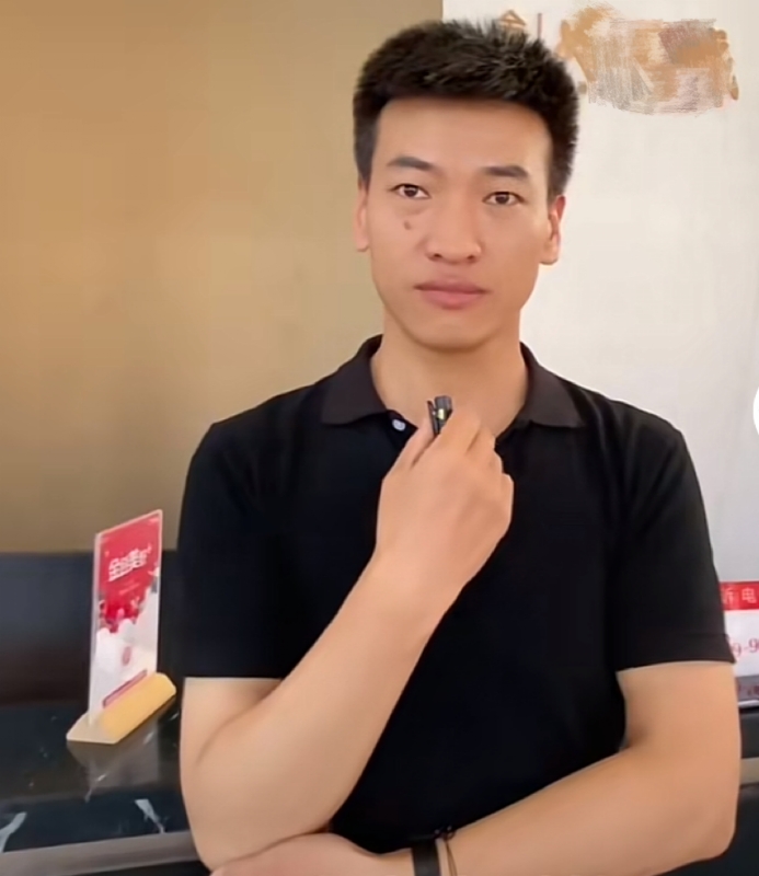 一杯梁白开的第一张照片--云霄相亲网