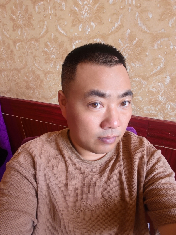擦亮眼睛向前看的第一张照片--云霄相亲网