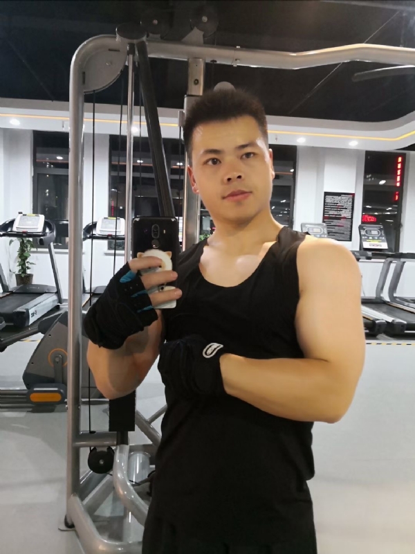 范迪塞尔的第二张照片--云霄相亲网